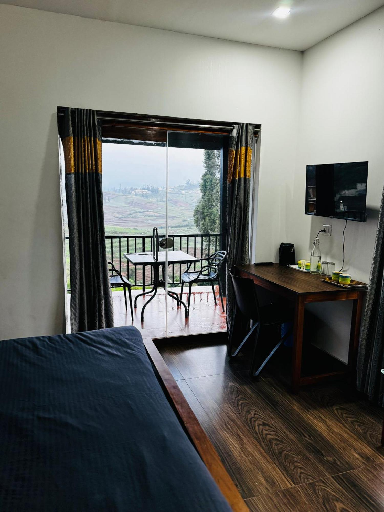 The Wooden Springs Bed & Breakfast Ооти Екстериор снимка